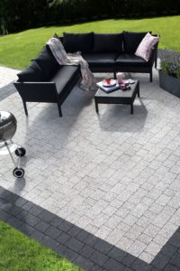 Polbruk_Trento_płukany(1) Gładka czy płukana? Jaką kostkę wybrać na nawierzchnię? Wielkość, kolor, grubość, kształt, styl i zastosowanie